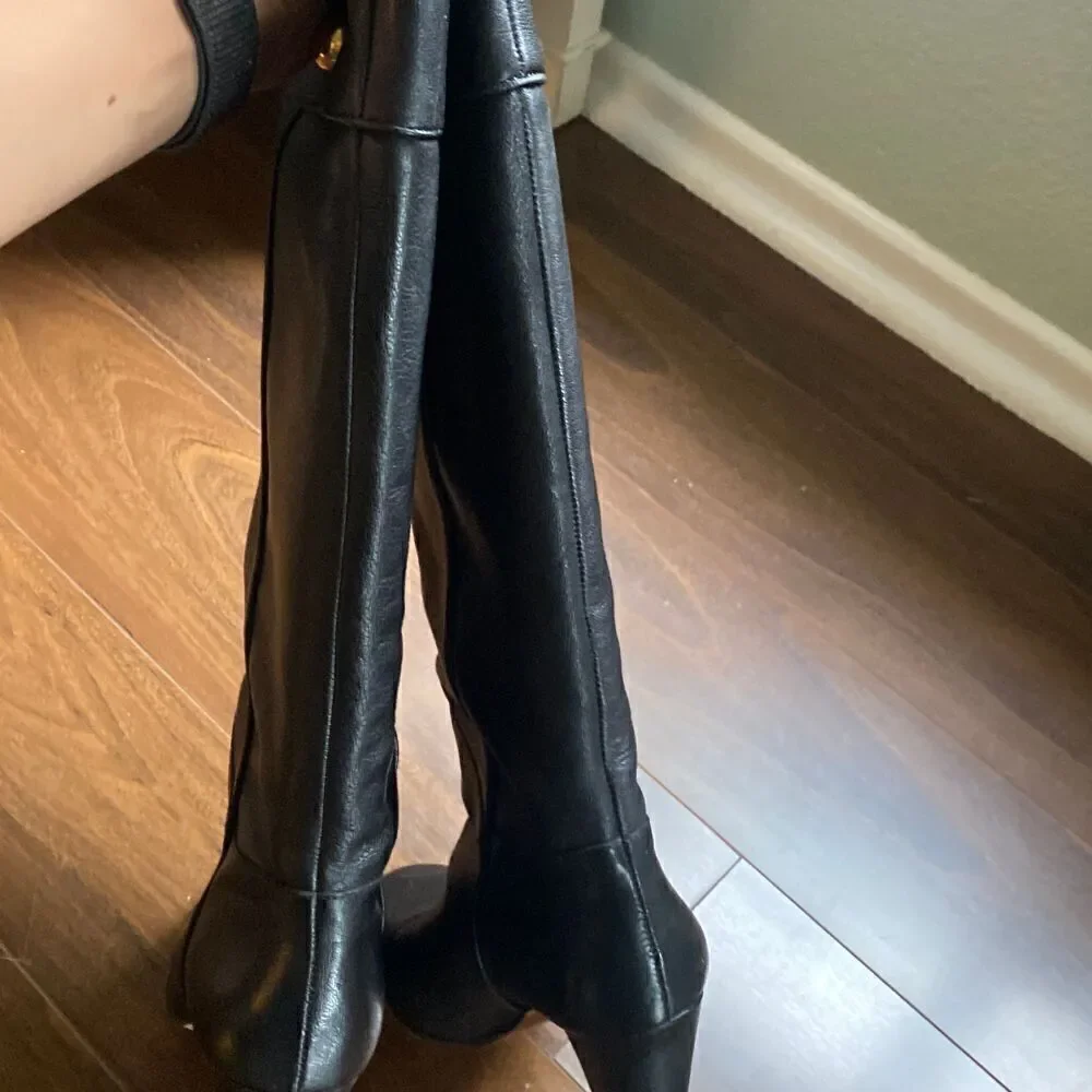 Kate Spade 7 Belinda Button tall black leather heeled boots